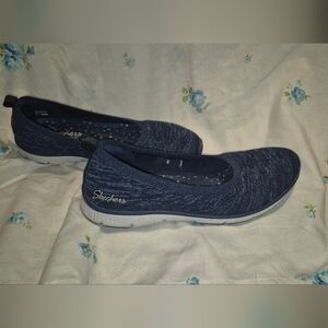 Skechers Slip Ons 9 1/2